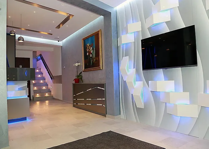 Parliament Square 3*