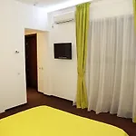 Parliament Square 3*