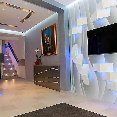 Parliament Square 3*