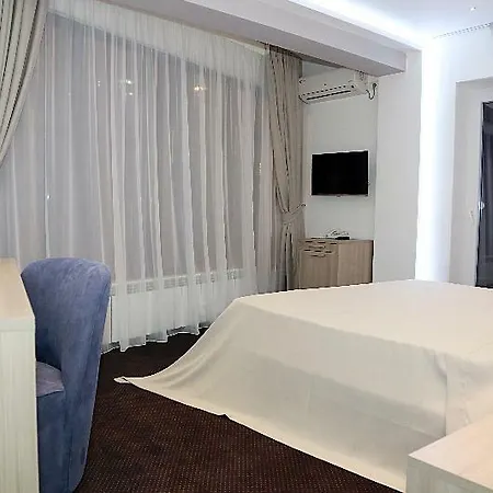 Parliament Square 3*