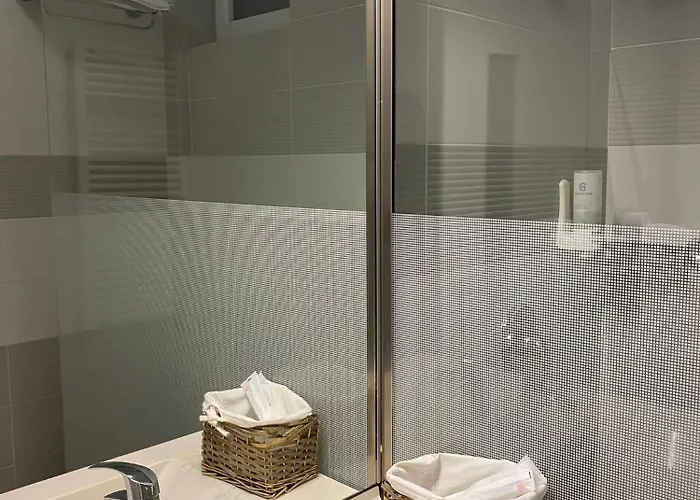 Parliament Square 3*