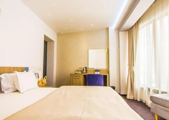 Parliament Square 3*