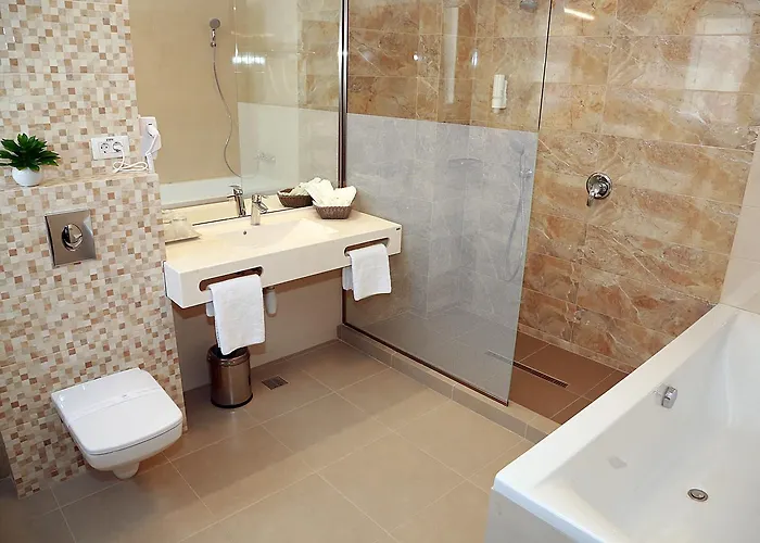 Parliament Square 3*