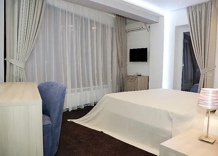 Parliament Square 3*