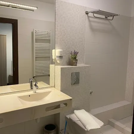 Parliament Square فندق بوخارست