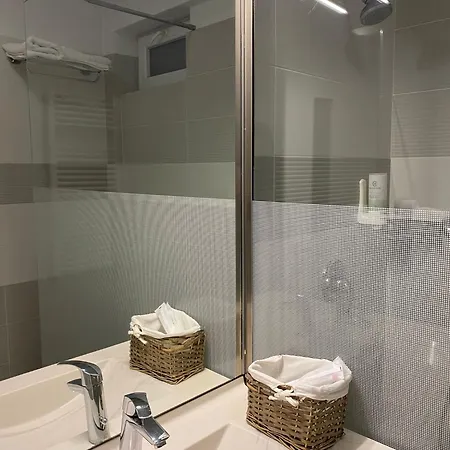 Parliament Square 3*