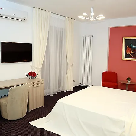 Hotel Parliament Square 3*